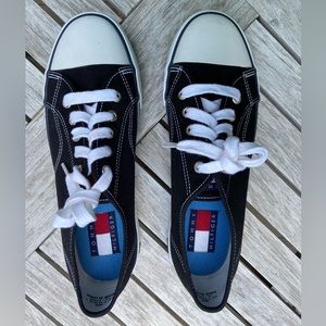 Vintage Tommy sneaks size NWOT